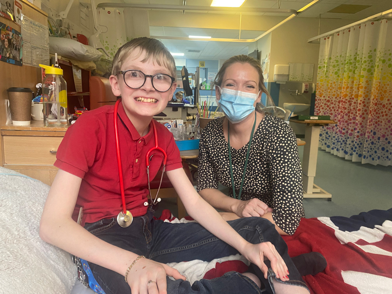 SarahFitzpatrickheadofschoolatLeicesterRoyalInfirmaryHospitalwithoneofherpupilsinset800px | Schools Week