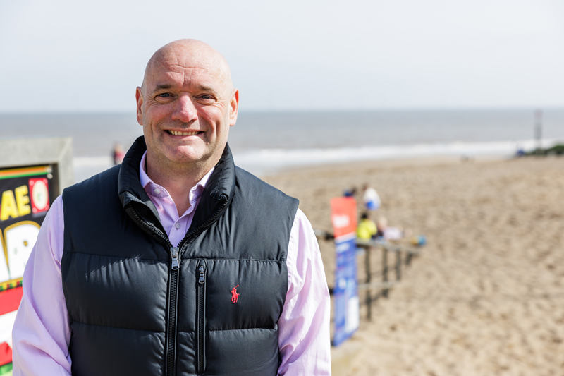WayneNorriebeachinset800px | Schools Week